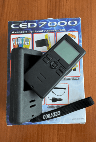Impecable, muy poco uso y completo con caja y todos los accesorios. Incluyo ademas una funda protectora 01
