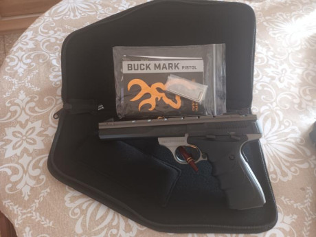 Buenas tardes, vendo pistola Browning Contour de calibre 22, precio 600 euros más portes. Interesados 00