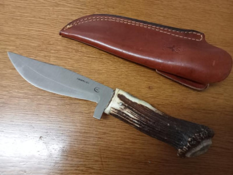 Se vende este lote de tres clásicos.
- Buck 119 T, hoja de 15 cm
-Taramundi inox, en asta, con funda de 01