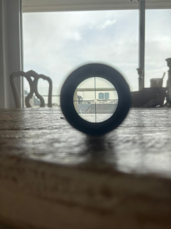 Visor de la marca Zeiss modelo Terra 3X.
Buen estado.
- Aumento variable de 2 a 7x.
- Diámetro de objetivo 00