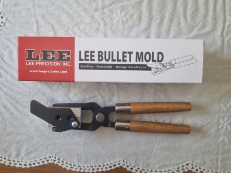 Se vende molde LEE 9 MM nuevo. Precio 40 rebajado a 30 euros. Tlf.607609326 01