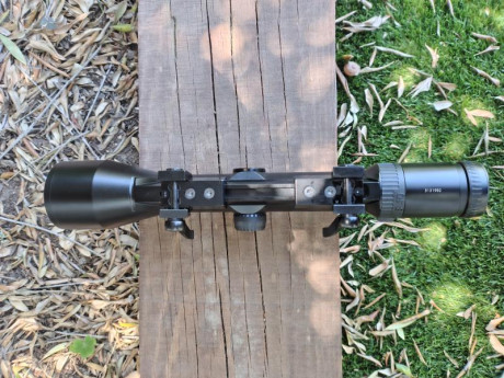  Buenas tardes

Pongo en venta este visor:

Zeiss Diavari Victory 2,5-10x50. Montaje de carril.

Impecable 12