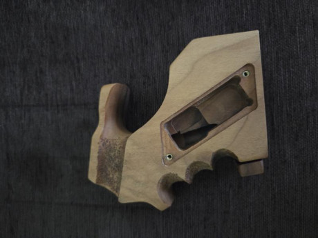 Vendo cacha Steyr Evo 10E a estrenar, modelo especial fabricado por ibergrips con forma específica para 02