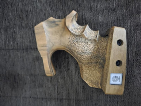 Vendo cacha Steyr Evo 10E a estrenar, modelo especial fabricado por ibergrips con forma específica para 01