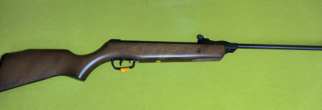 Carabina de aire comprimido Gamo 400 4,5mm nueva a estrenar comprada en lote de cierre de armería.

Precio 00