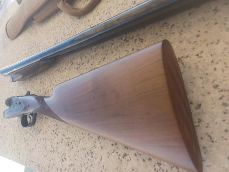 Se vende escopeta Victor Sarasqueta modelo dh, cal 12/70 con 71 cm de cañon *** y *, expulsora, cañones 02
