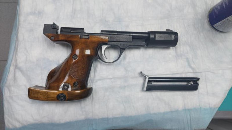 En venta pistola UNIQUE DES 69 del 22lr. Un cargador. Perfecto estado. Pura precision. Cachas anatomicas 01