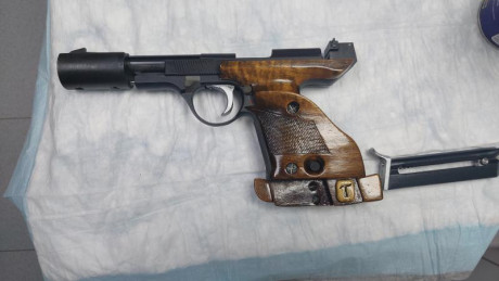 En venta pistola UNIQUE DES 69 del 22lr. Un cargador. Perfecto estado. Pura precision. Cachas anatomicas 00