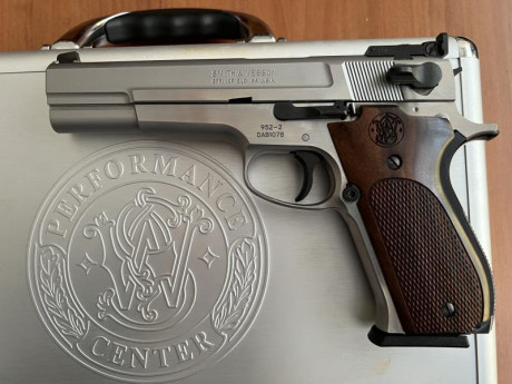 Vendo Smith Wesson 952 9mm del Performance Center. Comprada nueva por mi, tiene unos 1500 tiros de municion 00