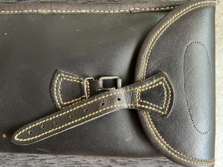 Vendo por no usarla…engrasada y preciosa,con interior de borreguillo,cierre hebilla y asa para transportar.
Medida…largo 10