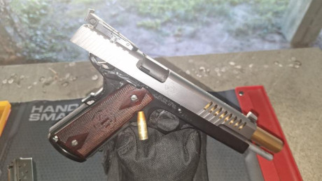 Se vende STI TARGET MÁSTER,  customizada por Masip. 
Está en un estado impecable, y con el disparador 10