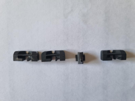 Se vende alzas y punto de mira de Pistola WALTHER P38. Precio 10 euros unidad y el alza que tiene una 02
