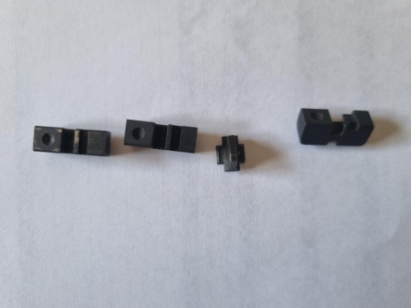 Se vende alzas y punto de mira de Pistola WALTHER P38. Precio 10 euros unidad y el alza que tiene una 01