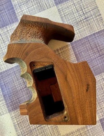 Se vende cachar Steyr Talla S. 

Valida para los modelos Steyr LP10E y LP 50E. 

Estado como nuevo. 

Contacto:.

joseluis@cmtsl.com 02