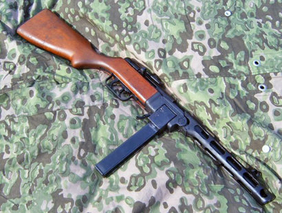 Queridos amigos, voy a conseguir uno de los anteriores, y quieron que me ayuden, el MP-40 aleman es de 10