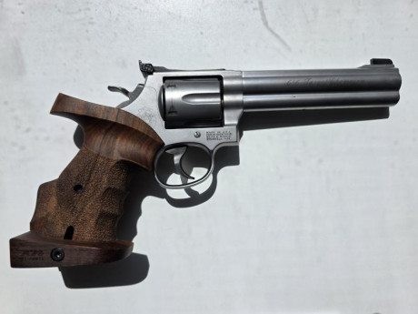 Hola.
Mi compañero vende esta maravilla de revolver.
Marca SMITH & WESSON
Modelo 686 TARGET CHAMPION
Calibre 01