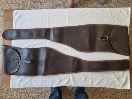Se vende 2 fundas de rifle sin visor de 1 M. de largo prácticamente nuevas. Precio 25 euros. Tlf.607609326 01