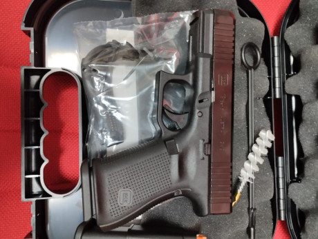 Buenas tardes. Vendo pistola de 9mm, Glock 19 5ª generación comprada nueva el mes pasado y usada sólo 00