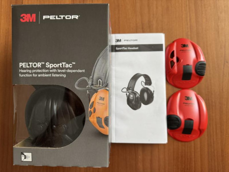 Cascos electrónicos Peltor SportTac. En perfecto estado, completos con dos juegos de carcasas y manual.
Incluyo 00