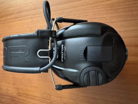 Cascos electrónicos Peltor SportTac. En perfecto estado, completos con dos juegos de carcasas y manual.
Incluyo 10