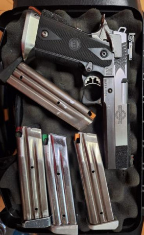 Buenas, pongo a la venta dos pistolas STI USPSA del calibre 40sw, se entrega con lo que se ve en las fotos, 00
