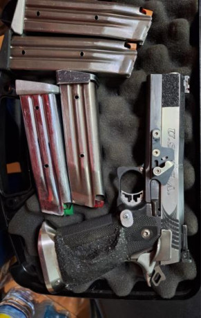 Buenas, pongo a la venta dos pistolas STI USPSA del calibre 40sw, se entrega con lo que se ve en las fotos, 11