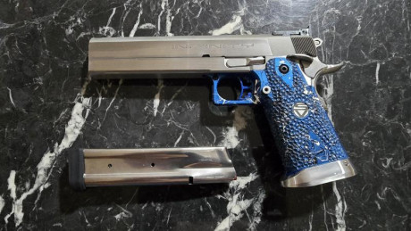 Vendo S.V.I. INFINITY modelo MATCH del 9 mm Parabellum con 6 pulgadas de cañón.
Empuñadura ruguerizada 01