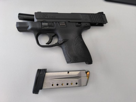 VENDO PISTOLA M&P 9 SHIELD IMPECABLE SOLO SE PROBO CUANDO SE ESTRENO, PISTOLA DE UN COMPAÑERO GUIADA 01