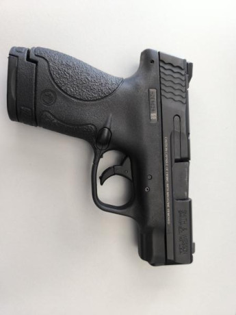 VENDO PISTOLA M&P 9 SHIELD IMPECABLE SOLO SE PROBO CUANDO SE ESTRENO, PISTOLA DE UN COMPAÑERO GUIADA 10
