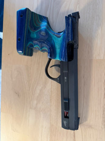 Hola compañeros, un amigo abandona el tiro y pone en venta sus armas en Loja - GRANADA 
Revólver  WEIHRAUCH 00