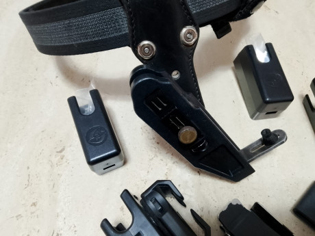 Se vende funda pistola sickinger speed machine para pistola SPS. Es compatible con: STI y SVI.
Doble cinturón 01