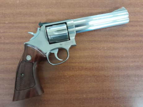 El revólver que S&W hizo para tiro de precisión.
Pertenece a la Generación 3 y lleva más de 20 años 00