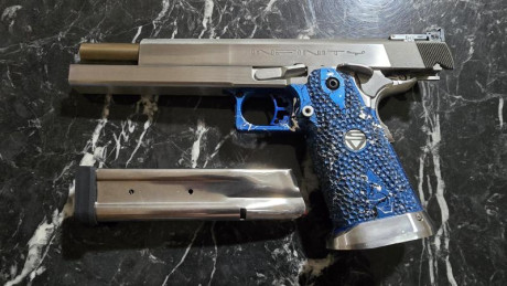 Vendo S.V.I. INFINITY modelo MATCH del 9 mm Parabellum con 6 pulgadas de cañón.
Empuñadura ruguerizada 11