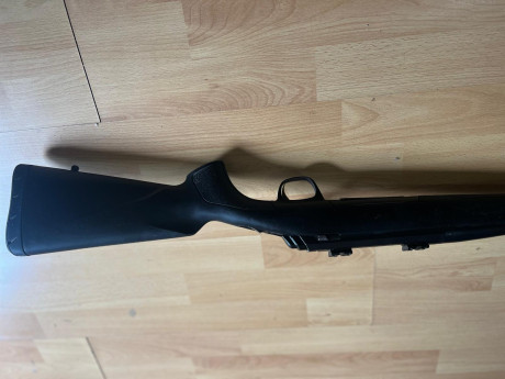 Buenos días, un amigo pone a la venta un browning x bolt en calibre 270 wsm , el rifle está de hierro 10