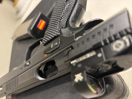 Se vende Cz Shadow 2,en muy buen estado.La compré nueva hace unos años, lleva incorporado un punto rojo 00
