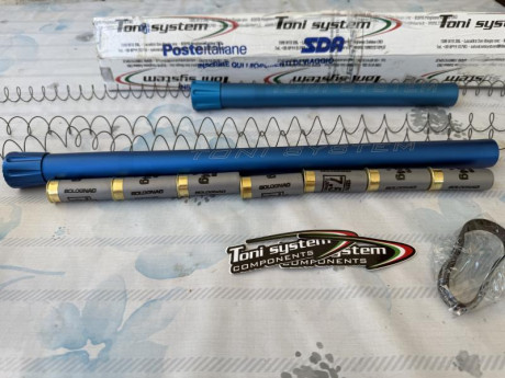 Vendo dos alargadores de escopeta
Benelli m2 de la marca Toni
Sistem , con tres muelles para los mismos. 00