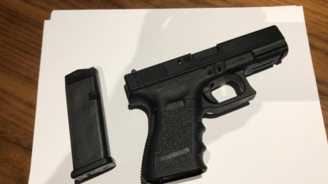 SE VENDE GLOCK 19 - 9MM -
SE ENCUENTRA EN MADRID - 
PERFECTRO ESTADO - SIN USO - 
GUIADA EN F - 
PRECIO 02
