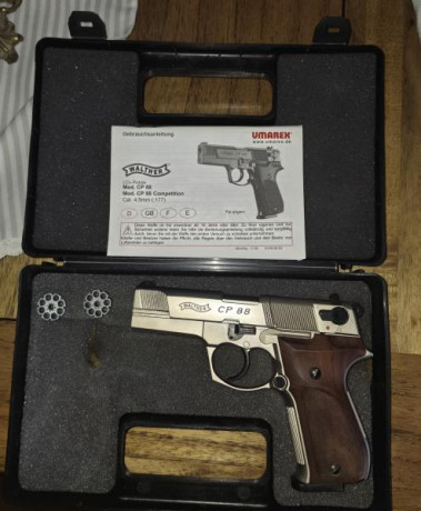 Buenas tardes.

Pues, eso. Vendo o cambio esta Umarex Walther CP88 niquel con cachas de madera y dos cargadores. 01