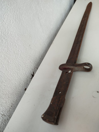 Regalo bayoneta creo que puede ser la 1913 o así, está destrozada seria para restaurar, el que esté interesado 01