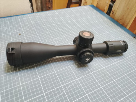 Nuevo, usado 3 veces, vendo por exceso de material. Imagen muy nítida, retícula FFP MRAD, clicks de torretas 02