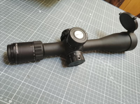Nuevo, usado 3 veces, vendo por exceso de material. Imagen muy nítida, retícula FFP MRAD, clicks de torretas 10