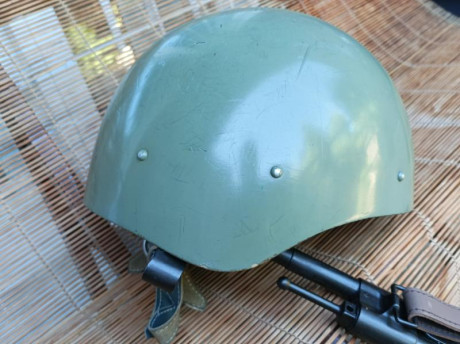 Se vende lote compuesto de; 

-Réplica de la marca española DENIX del fusil de asalto alemán Stgr 1944 21