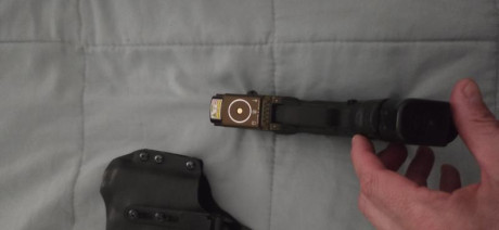 Se vende Glock 26 con menos de 1000 disparos, con mira de tritio, linterna olight con puntero laser recargable. 01