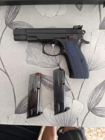 Pongo ala venta mi CZ 75b en muy
buenas condiciones, tiene todo
los muelles cambiados por el kit
de muelles 00