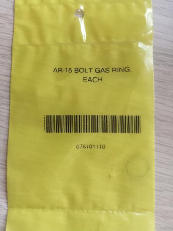 Vendo este conjunto de piezas de repuesto para Ar15, compuesto entre otras de, 3 gas ring, un extractor, 02