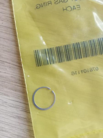 Vendo este conjunto de piezas de repuesto para Ar15, compuesto entre otras de, 3 gas ring, un extractor, 01