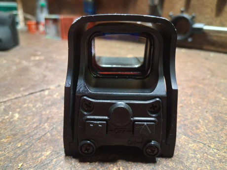 Visor holografico Eotech.  
Sa vende por 400€ más gastos de envío.
Mejor por Wsap 659987973 
Esta en Logroño. 00
