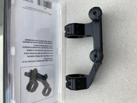 Pongo a la venta esta montura de anclaje rápido, se montó en un M4 para hacerle unas fotos y luego se 11