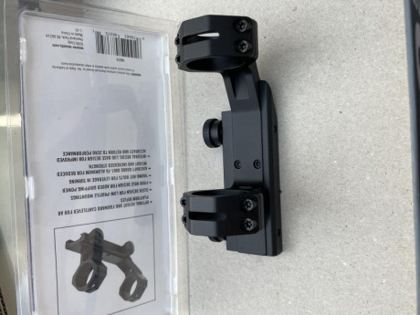 Pongo a la venta esta montura de anclaje rápido, se montó en un M4 para hacerle unas fotos y luego se 10