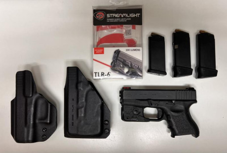 Glock 26 Gen 3. Se incluye 3 cargadores (dos de 10+ 2 y uno de 10), punto de mira de fibra roja, una funda 02